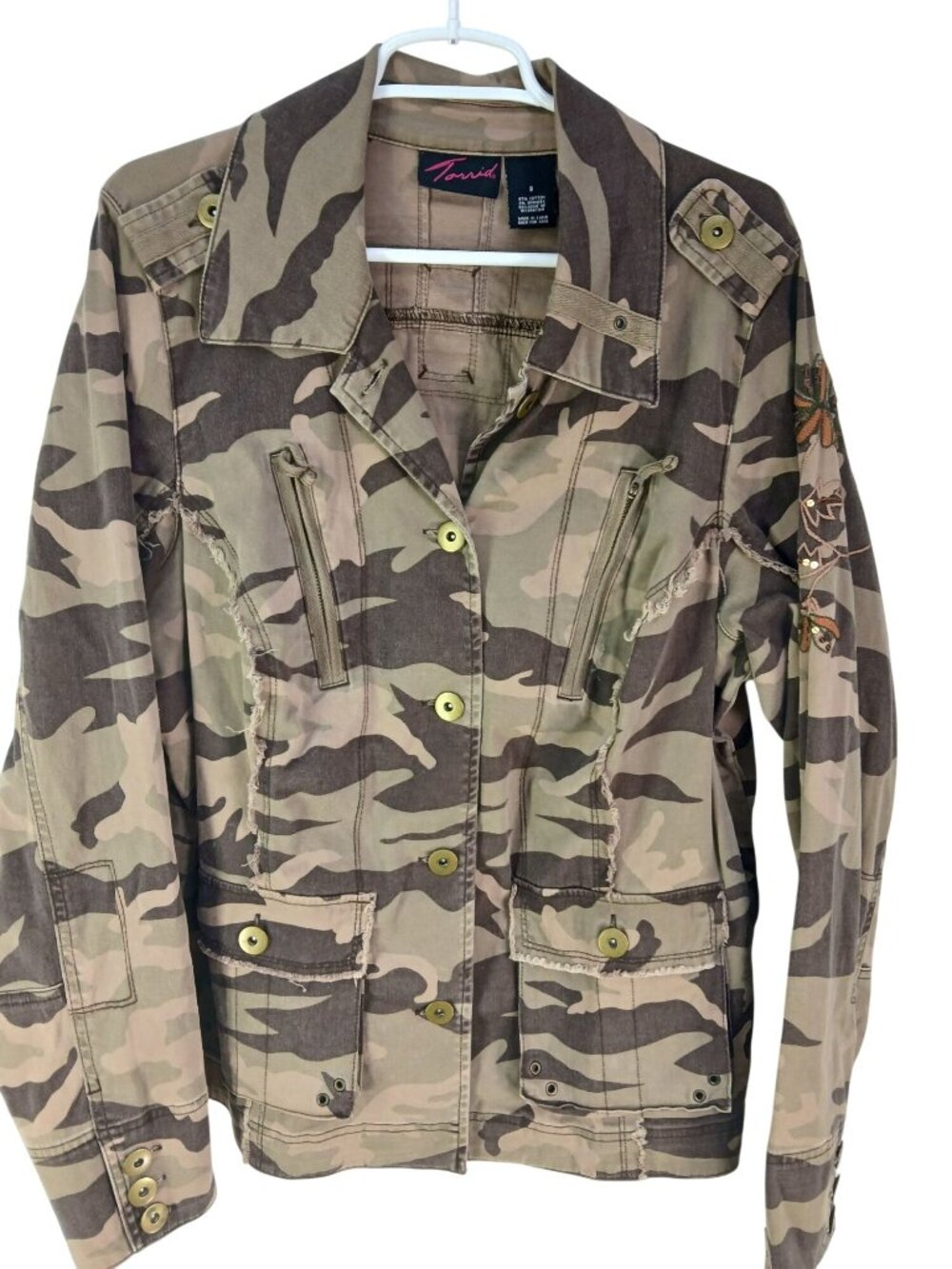 Torrid Womens Y2K Camo Military Jacket Size 3 3X Embroidered Frayed Hem Sequin